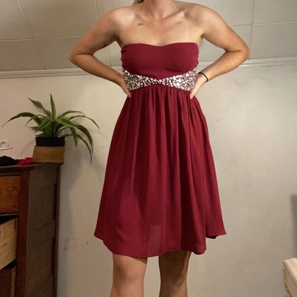 Red strapless formal dress - Picture 4 of 5